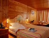 Izba (©  Hotel Les Sherpas)  - Lyžovačky v Alpách, www.hitka.sk 